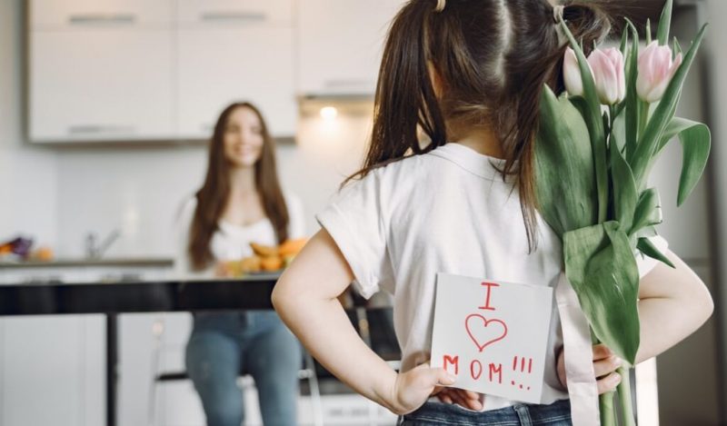 anneye-alinabilecek-ozel-hediyeler-nelerdir