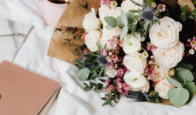 ogretmenler-gununde-hangi-cicek-alinir-muhiku-blog