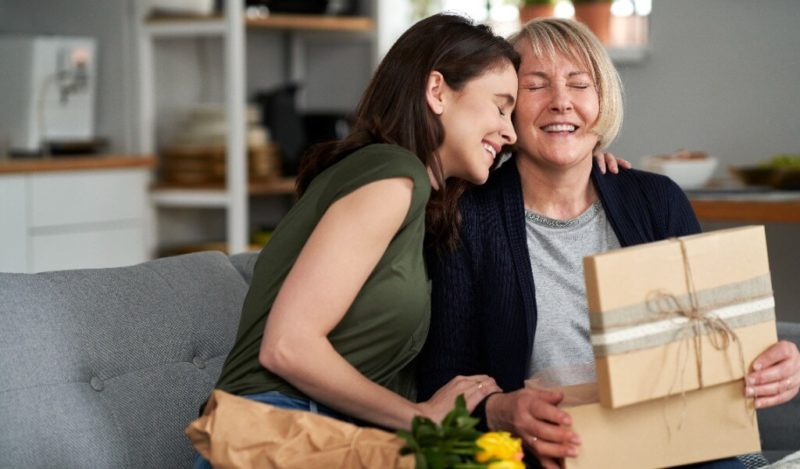 anneler-gununde-kayinvalideye-ne-alinir