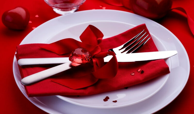evde-sevgililer-gunu-masasi-hazirlama-fikirleri