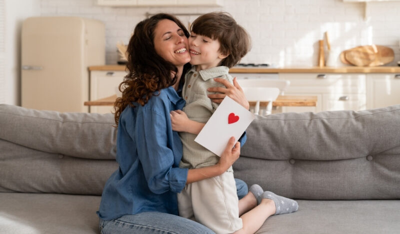 anneler-en-cok-hangi-hediyeyi-sever