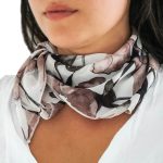 Kahverengi Çiçek Desenli Fular