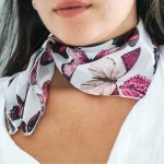 Kelebek Desenli Fular