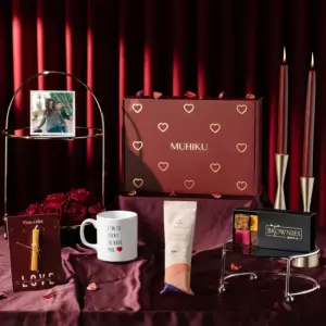 Sevgi Dolu Gün Hediye Kutusu