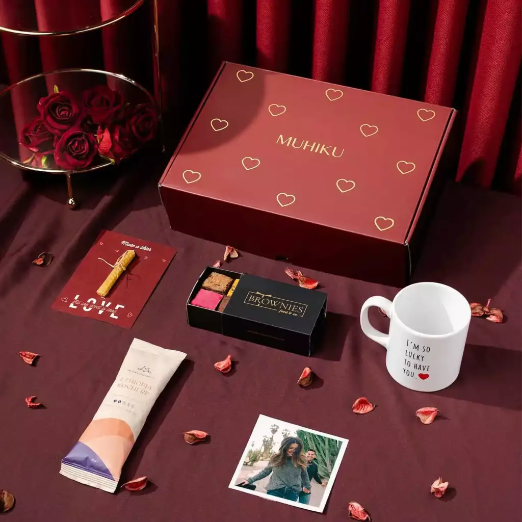 Sevgi Dolu Gün Hediye Kutusu Sevgi Dolu Gün Hediye Kutusu