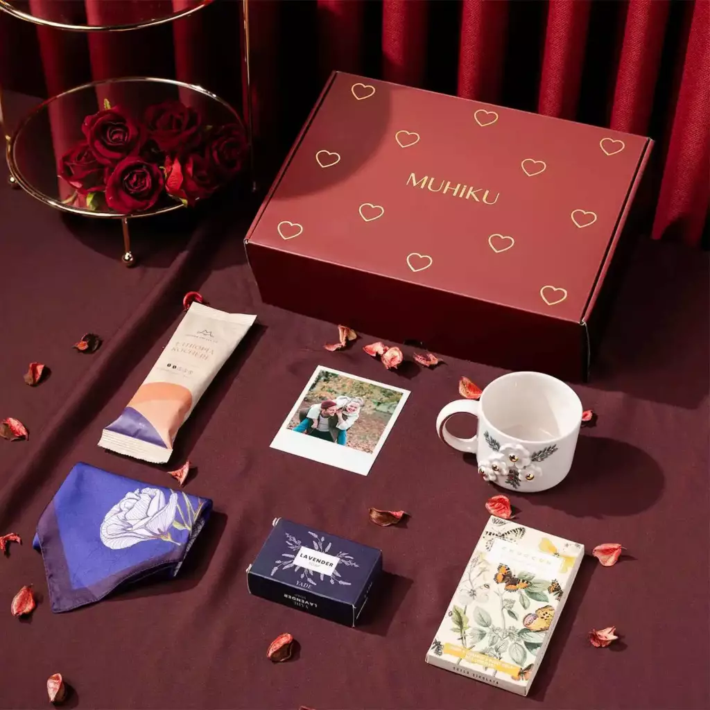 Sevgiliyi Gülümseten Hediye Kutusu Sevgiliyi Gülümseten Hediye Kutusu