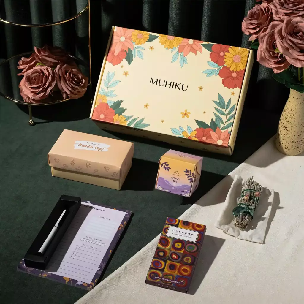 Çikolata & Çay Keyfi Hediye Kutusu Çikolata & Çay Keyfi Hediye Kutusu