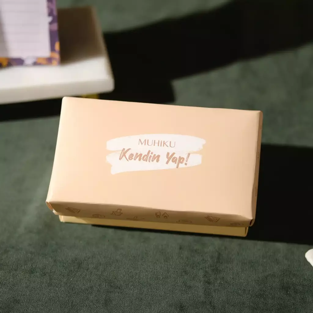 Çikolata & Çay Keyfi Hediye Kutusu Çikolata & Çay Keyfi Hediye Kutusu