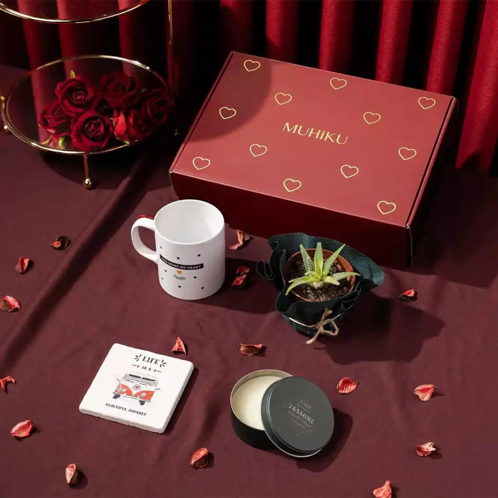 Gülümseten Aşk Hediye Kutusu Gülümseten Aşk Hediye Kutusu