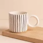 El Yapımı Siyah Çizgili Seramik Kupa